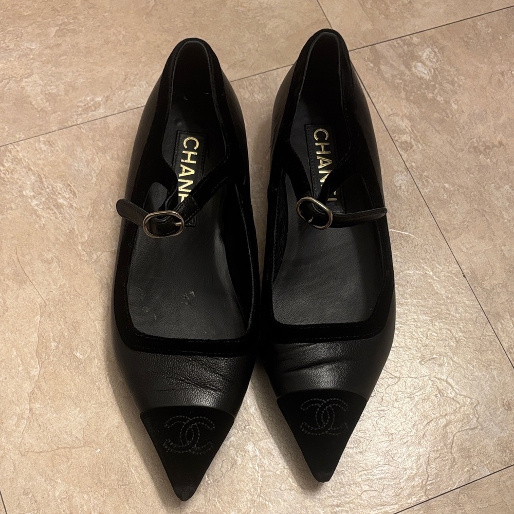 CHANEL Black Pointed Mary Jane Flats with Velet Toe and Trim